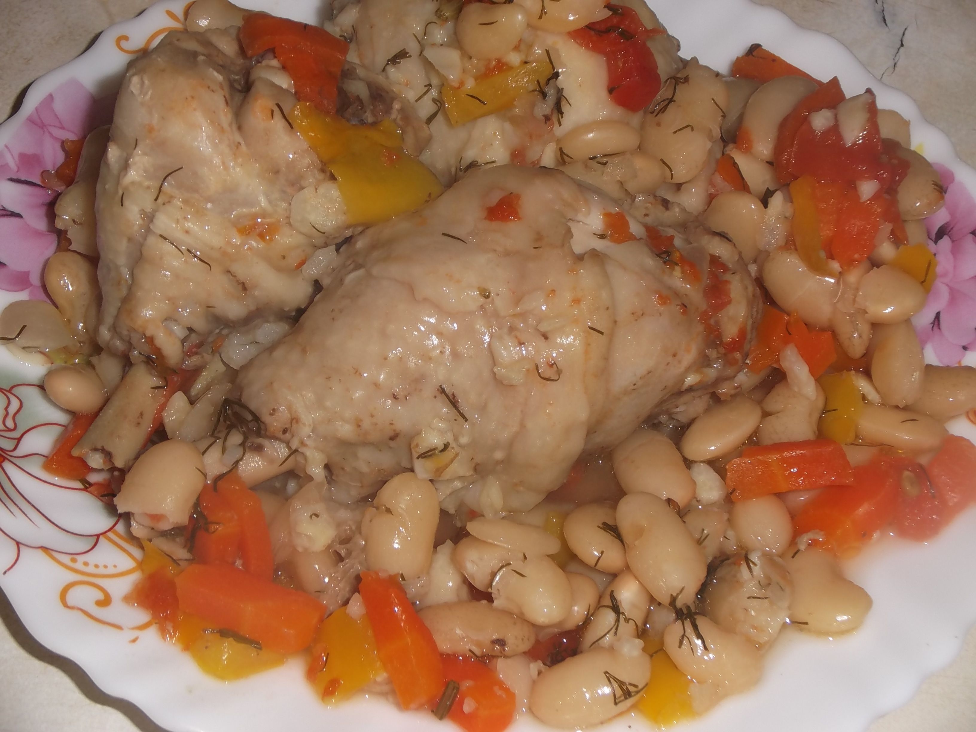 Курица в собственном соку с фасолью и овощами