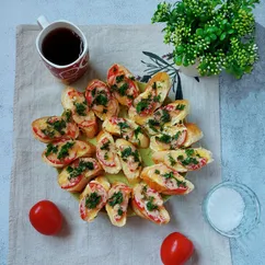 Горячие бутерброды с помидором и луком🥪