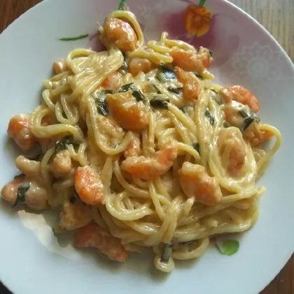 Спагетти с креветками в сырном соусе