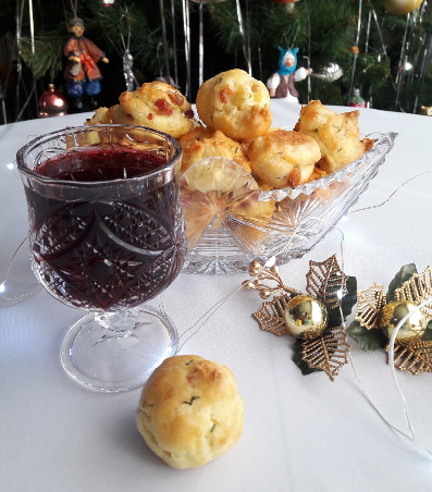 Профитроли с беконом и сыром