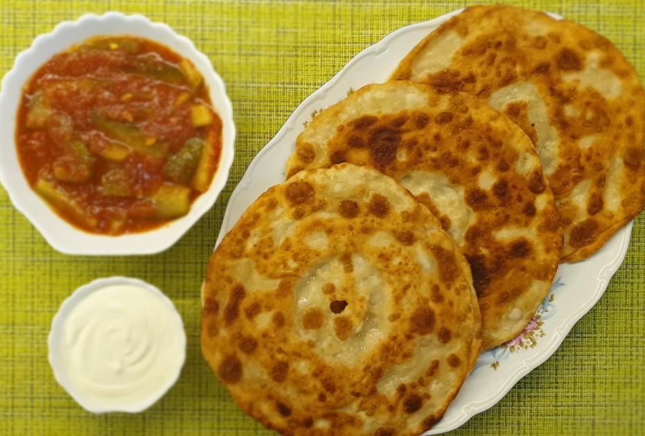 Луковые лепешки с фаршем