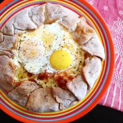 Галета с сыром, помидорами и яйцом🧀🍎🥚