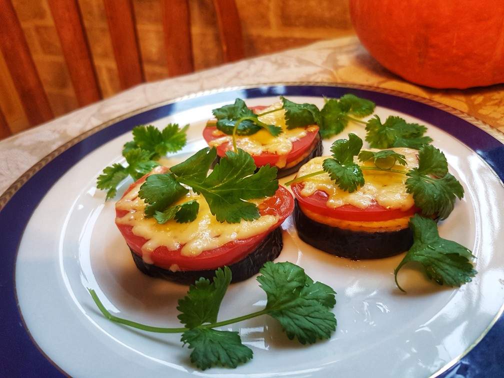 Баклажаны под сырной корочкой в духовке 🍆🍅🧀