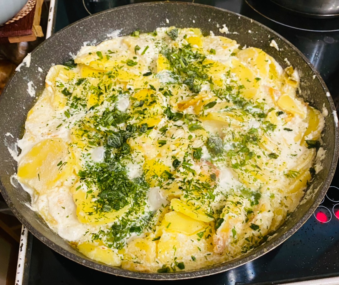Картофель со сливками и зеленью