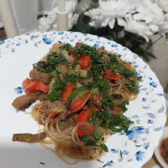 Фунчоза с говядиной и овощами