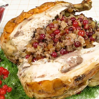 Курица фаршированная клюквой с орехами. Новогодний рецепт | Stuffed chicken. New Year's recipe