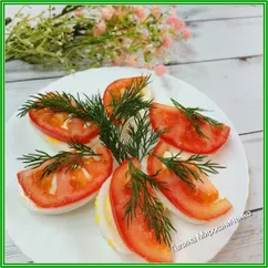 Закуска из яиц и помидоров