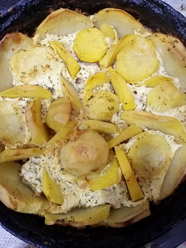 Картошка с фаршем и сыром в духовке