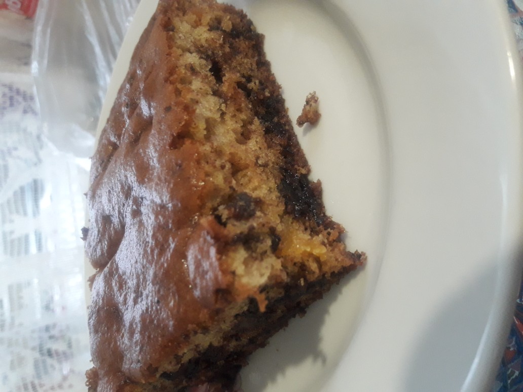 Пирог с конфетами--чернослив в шоколаде и абрикос в шоколаде