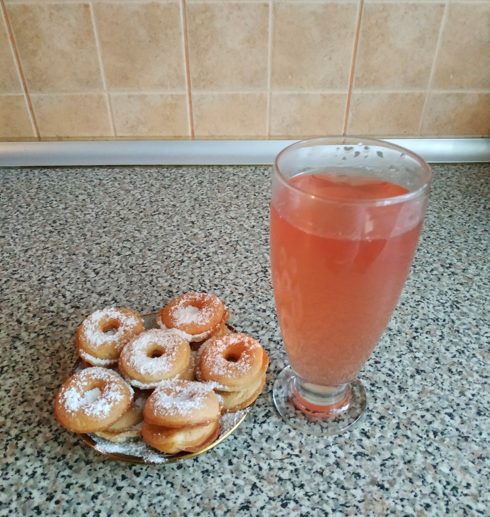 Компот ассорти клубника, яблоко и алыча