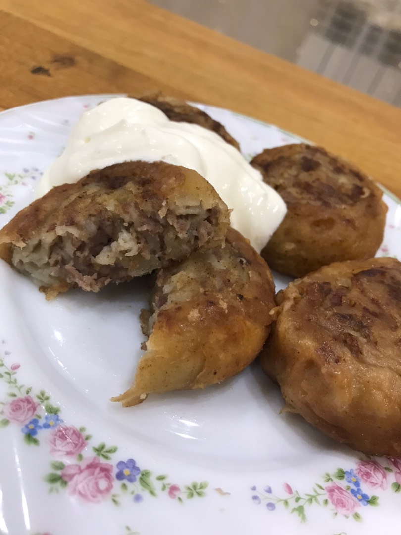 Слойки с мясным фаршем