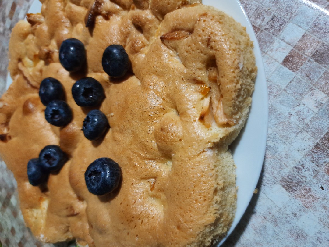 Шарлотка с манго