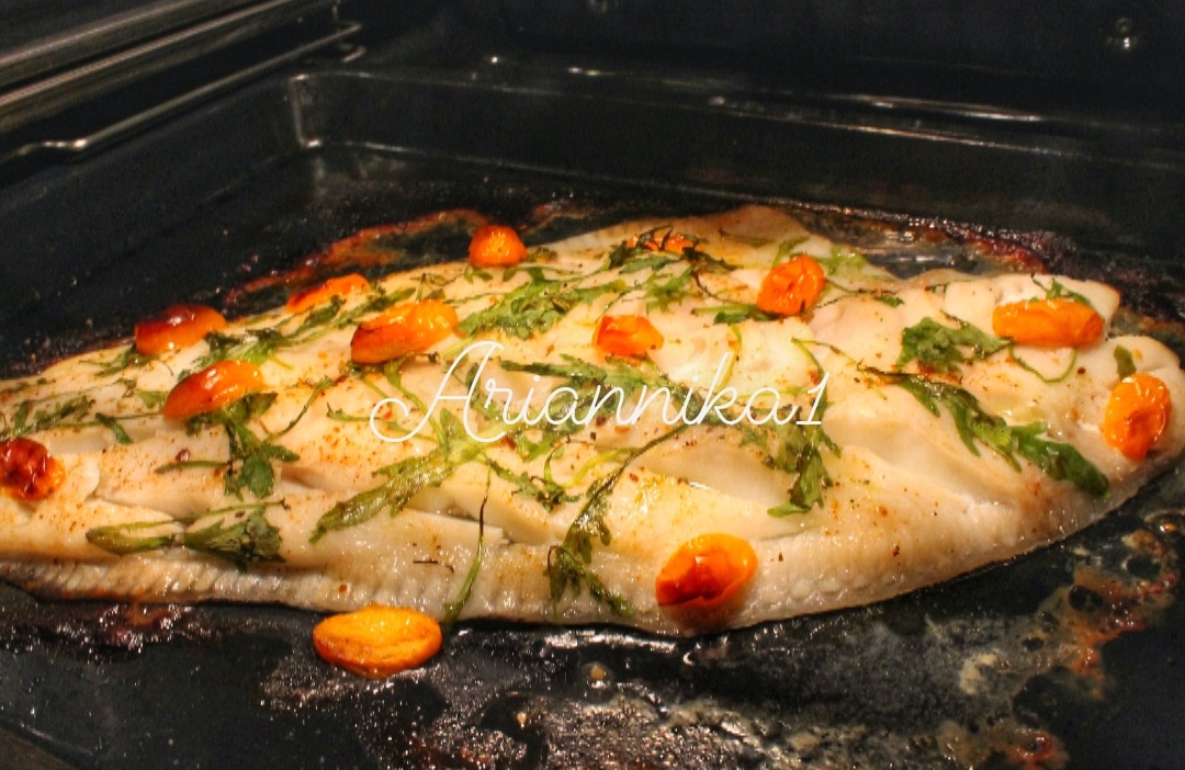 Рыба запечённая с рукколой и помидорами