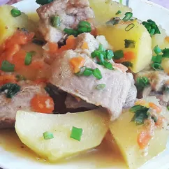 Очень вкусная тушеная картошка со свининкой👍👍👍😚