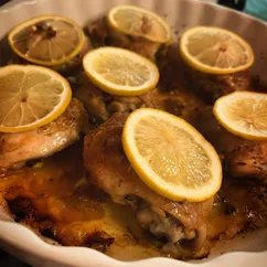 Куриные бёдра с лимоном и чесноком