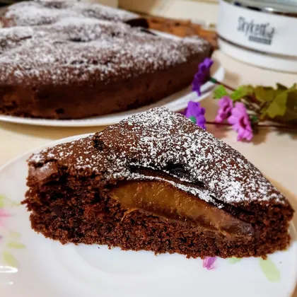 Шоколадный кексовый пирог с сливами