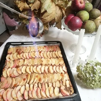 Яблочный пирог опаленный пламенем