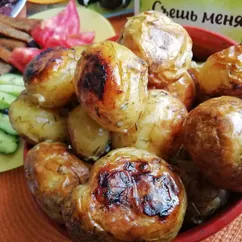 Запечённая молодая🥔🥔🥔 картошечка с чесноком