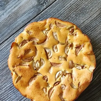 Заливной пирог на ряженке с яблоками