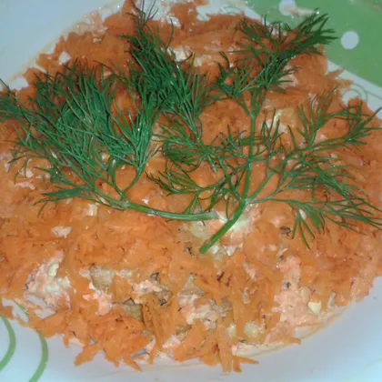 Салат сырно-морковный с сухариками