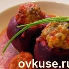 Фаршированная овощами свекла