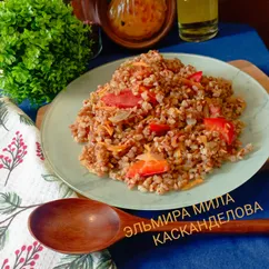 Гречка с овощами на сковороде