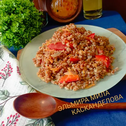 Гречка с овощами на сковороде