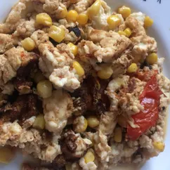 Омлет с помидорами и кукурузой 🌽🍅