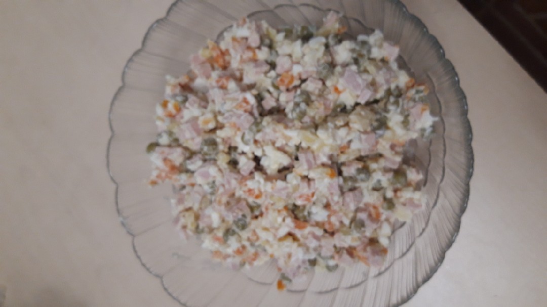 Рецепты салатов с вареной колбасой