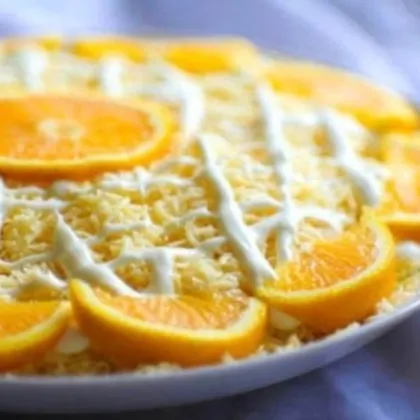 Салат апельсиновый с яблоком, яйцом и сыром