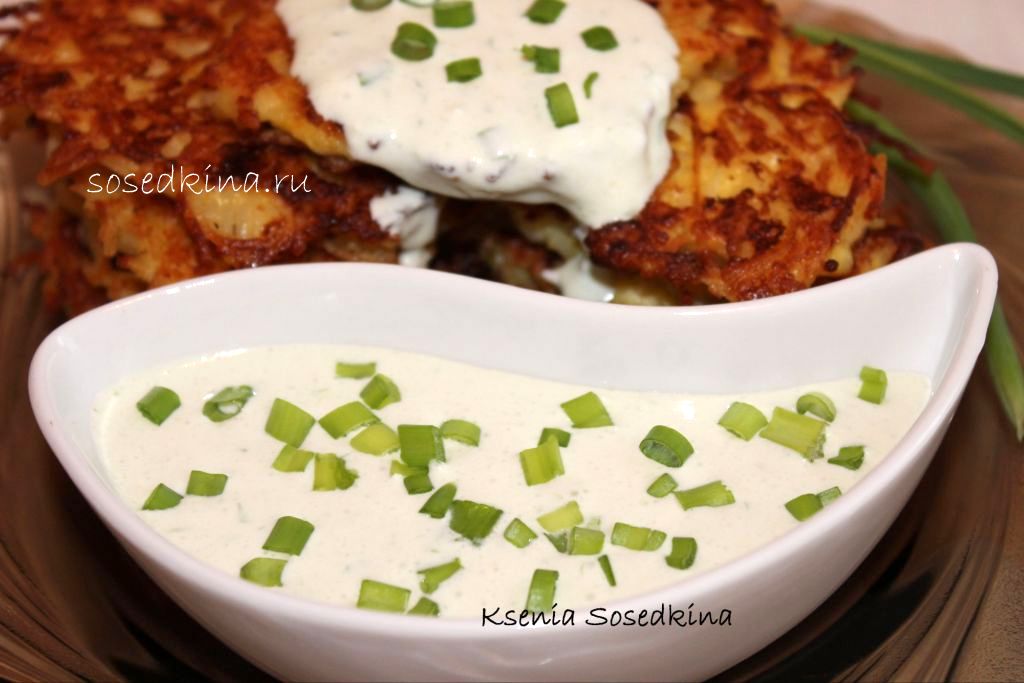 Густой соус Дип с зелёным луком и хреном