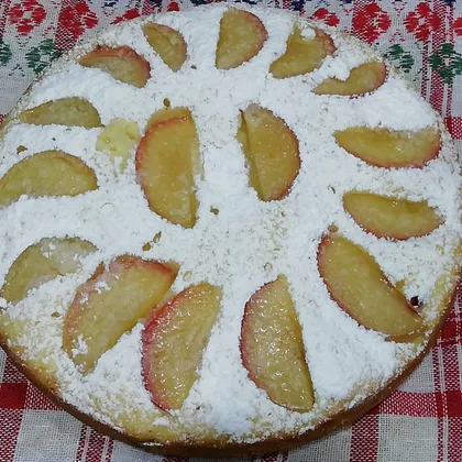 Пирог с яблоками и сливами в мультиварке