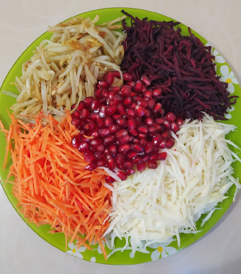 Витаминный салатик с гранатом