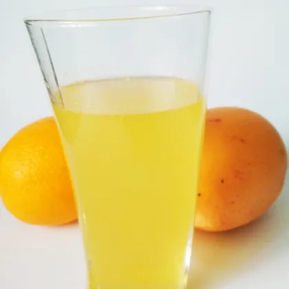 Напиток из апельсина и манго