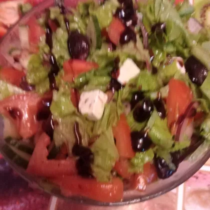 Салат с маринованными оливками и луком а-ля Греческий
