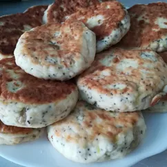 Лимонные сырники с маком и изюмом