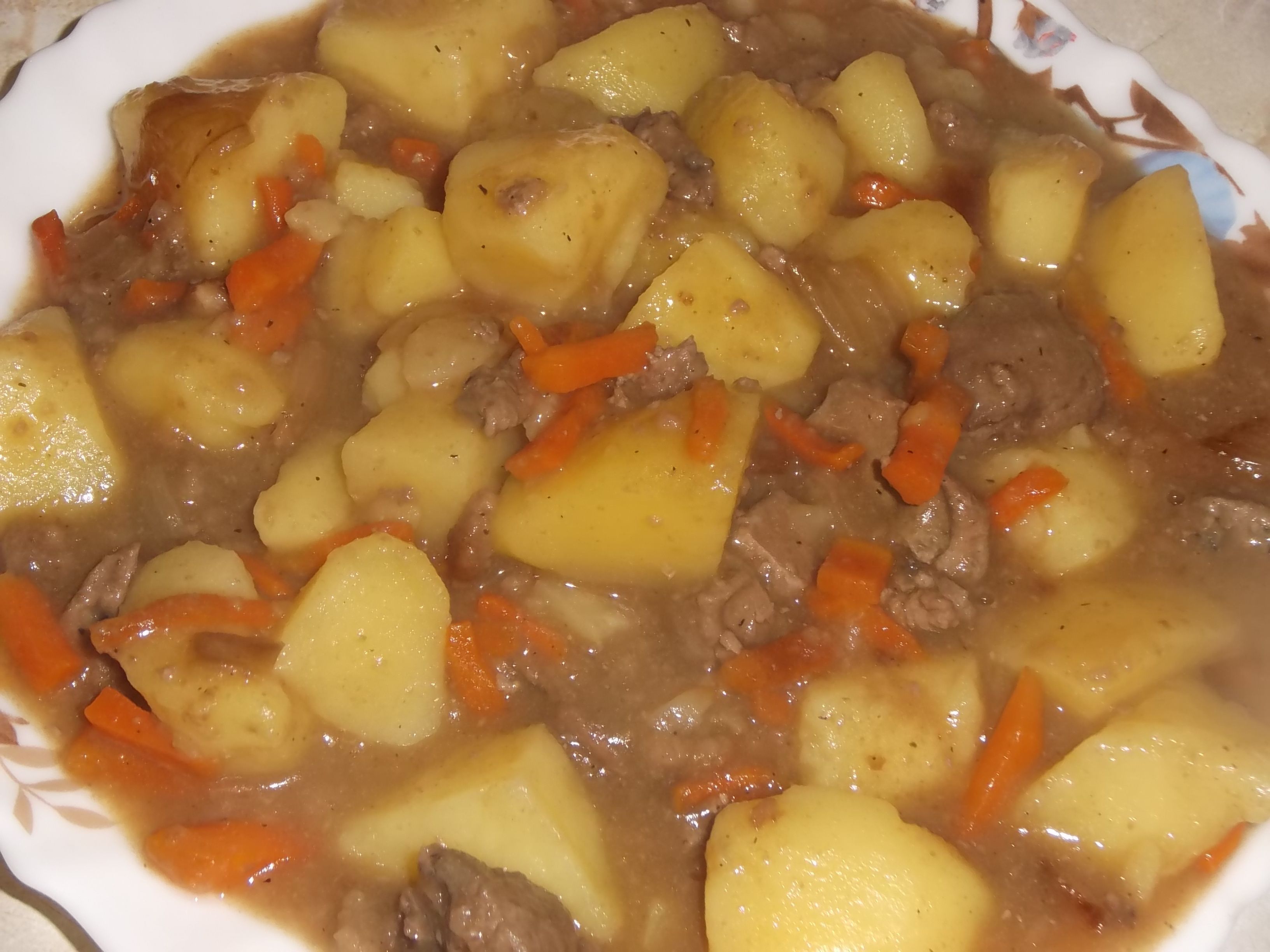 Отварной картофель с куриной печенью в вине