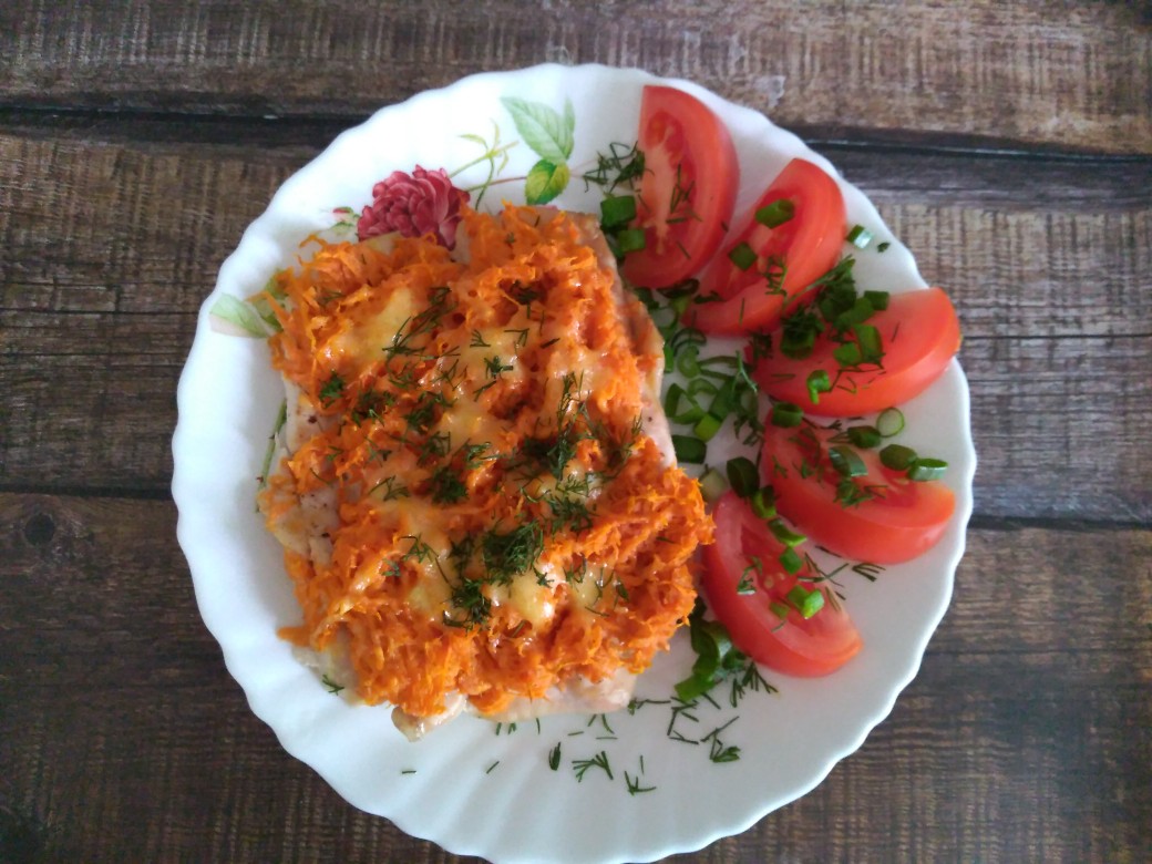 Куриная грудка под морковной шубкой