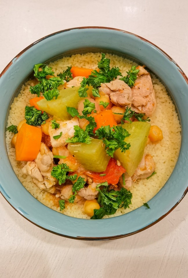 Кускус с курицей, овощами и нутом
