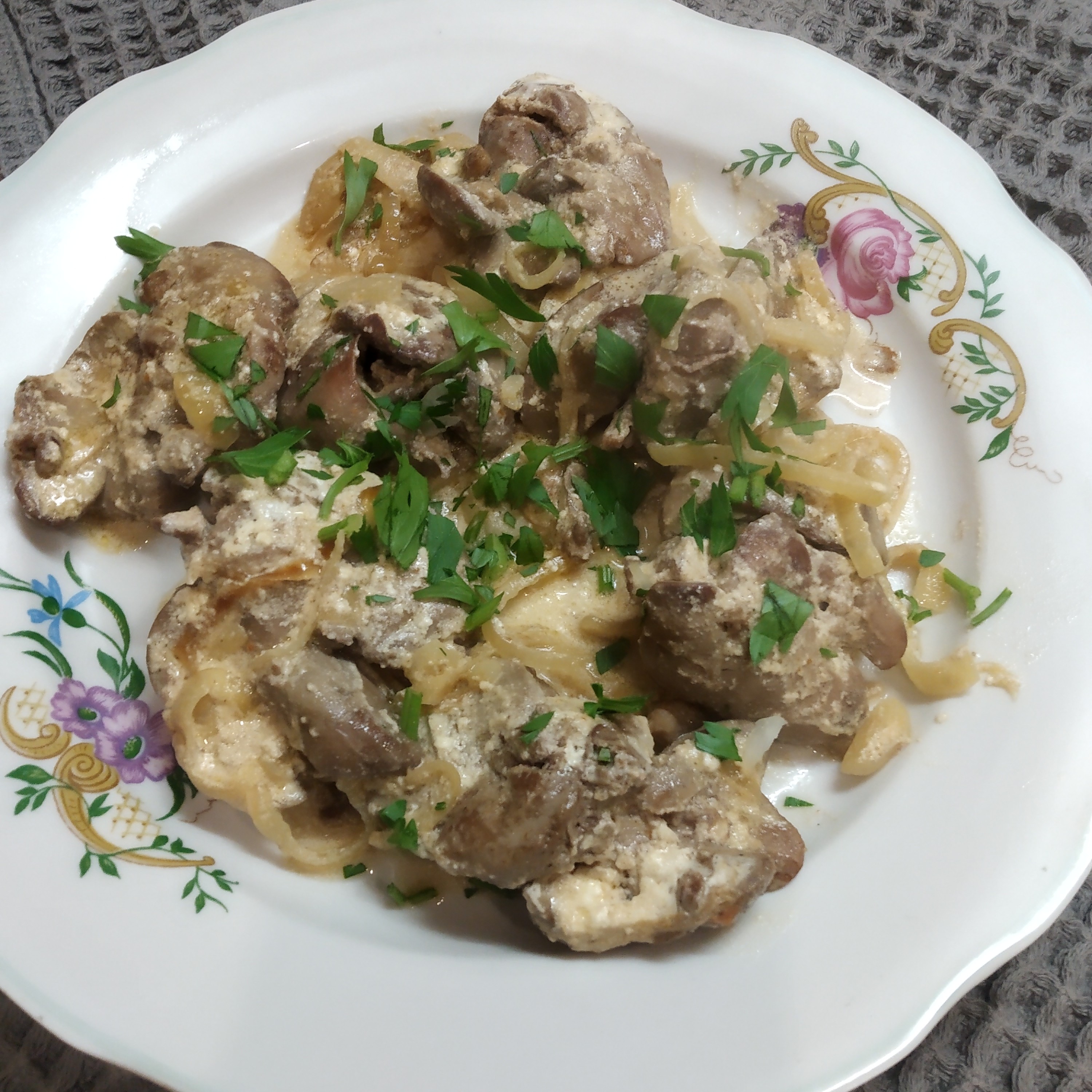 Куриная печень в сметане