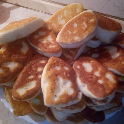 Жареные пирожки с начинкой из картофеля и лука