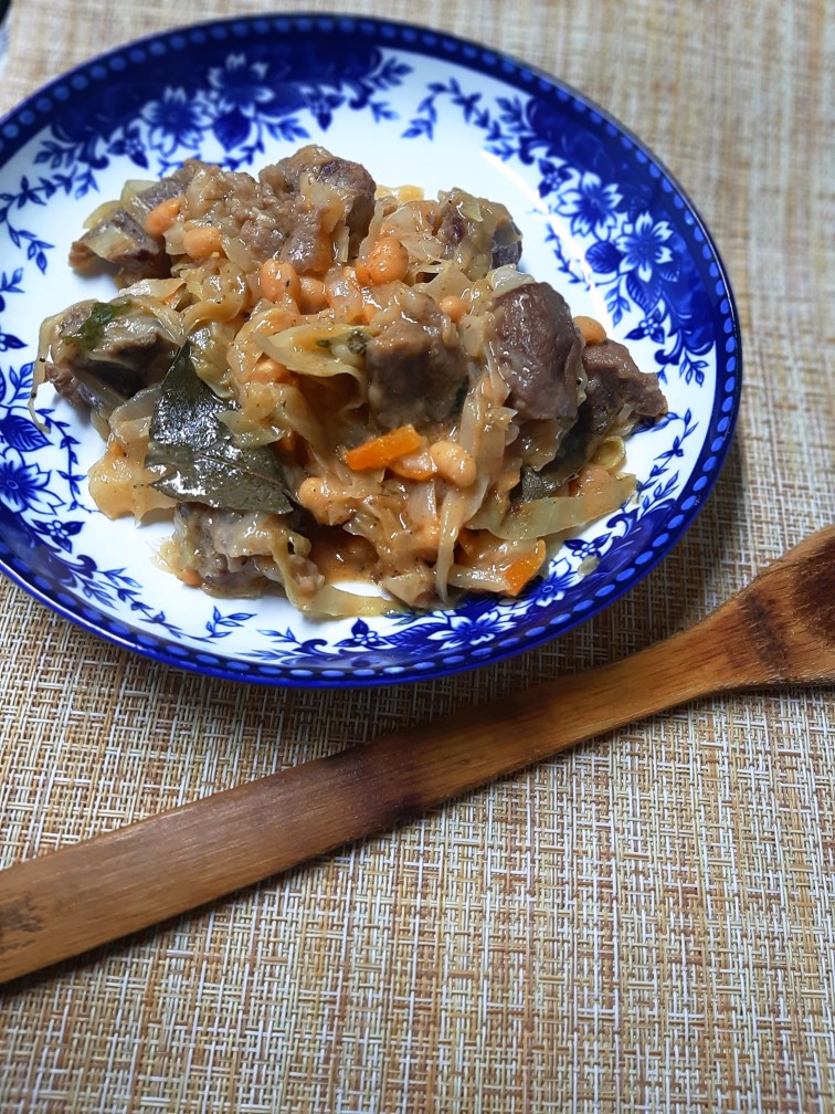 "БИГУС" ~тушёная капуста с фасолью и мясом
