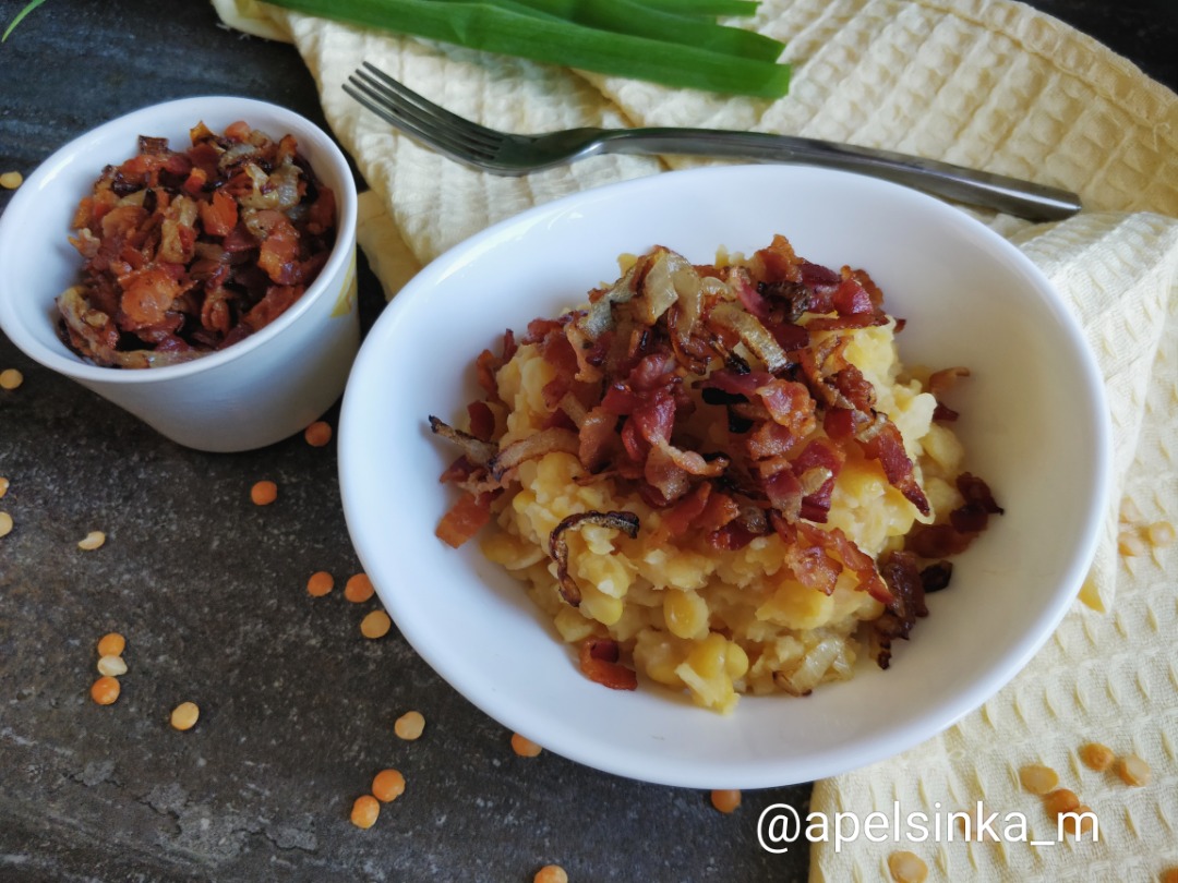 Гороховая каша с беконом и луком