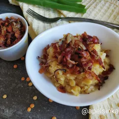 Гороховая каша с беконом и луком