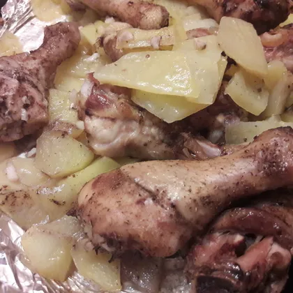 Курица с картошкой, запеченная в духовке. Горячие блюда на новый год