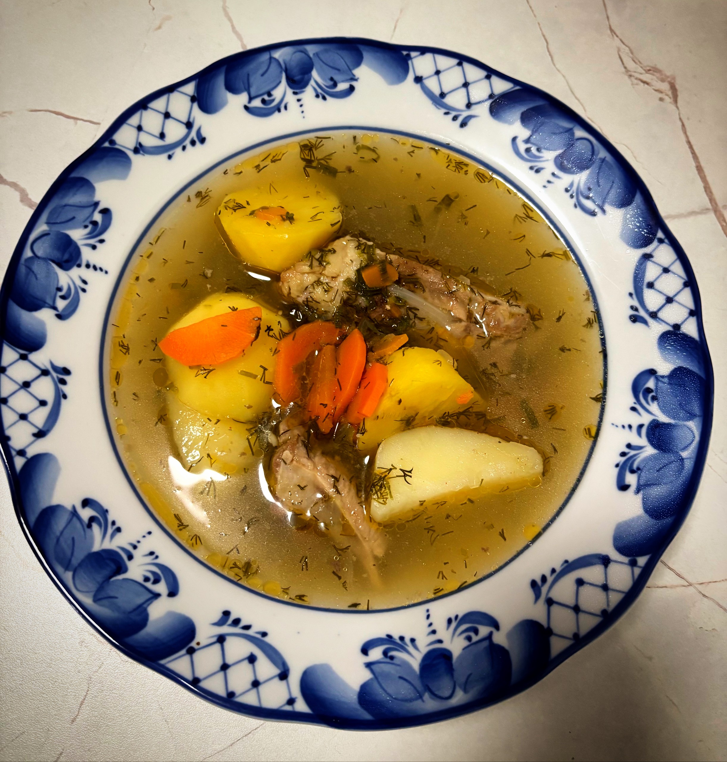 Суп с обжаренными рёбрышками