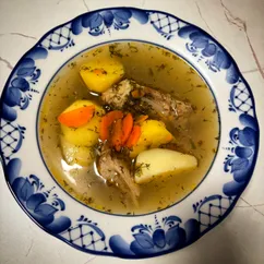 Суп с обжаренными рёбрышками