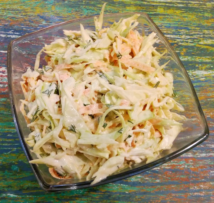 Салат с молодой капустой и морковью