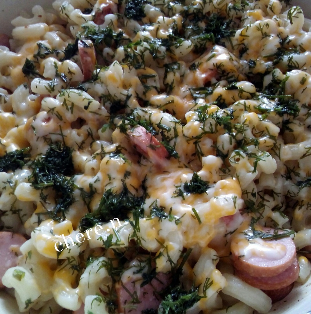 Макароны с сосиской под сыром