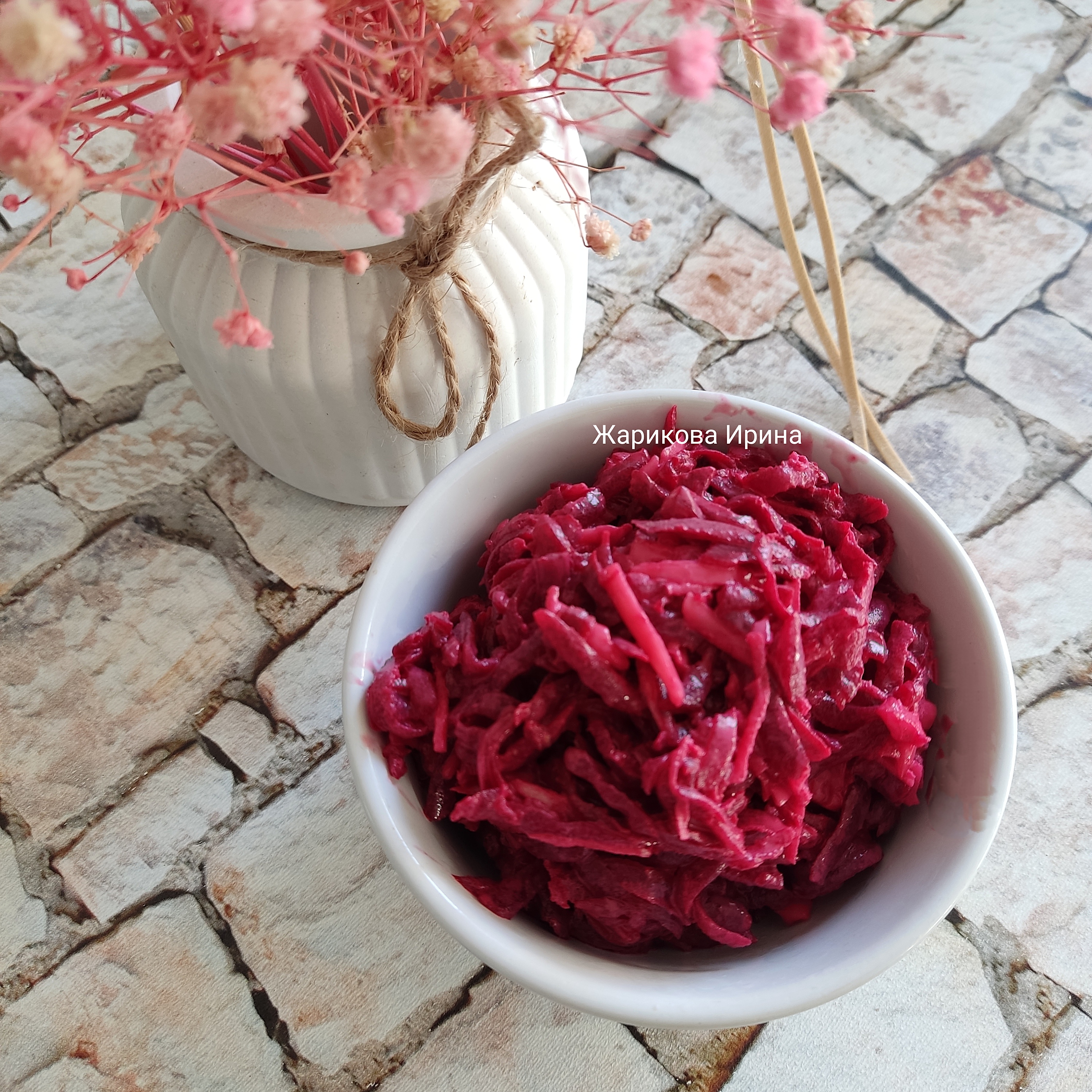 Салат из свеклы с сыром и чесноком